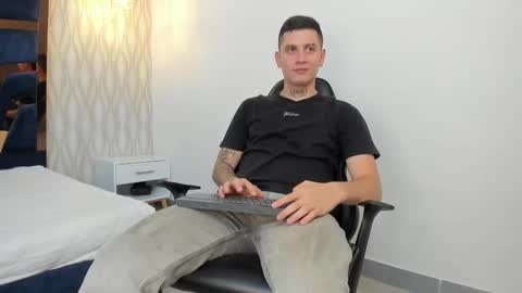 Snapshot of yeiko_romero_ chatting on 02/19/25, 06:00 YEIKO ROMERO online show from 02/19/25, 06:00