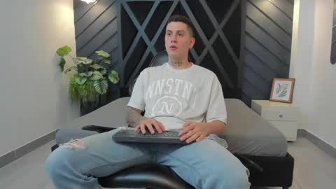 Snapshot of yeiko_romero_ chatting on 02/26/25, 05:39 YEIKO ROMERO online show from 02/26/25, 05:39