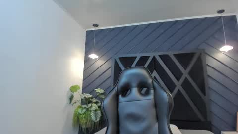 Snapshot of yeiko_romero_ chatting on 02/27/25, 05:36 YEIKO ROMERO online show from 02/27/25, 05:36