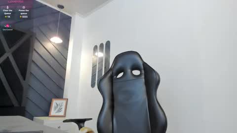 Snapshot of yeiko_romero_ chatting on 02/28/25, 09:01 YEIKO ROMERO online show from 02/28/25, 09:01