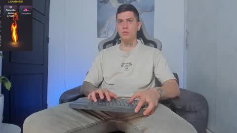 Snapshot of yeiko_romero_ chatting on 10/08/25, 02:25 YEIKO ROMERO online show from 10/08/25, 02:25