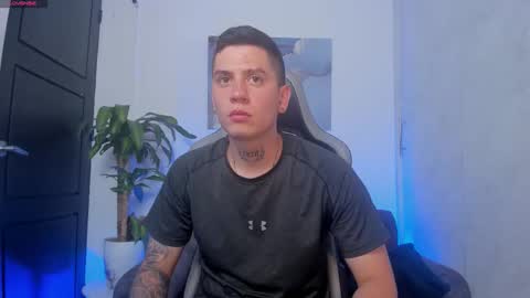 Snapshot of yeiko_romero_ chatting on 11/21/25, 07:01 YEIKO ROMERO online show from 11/21/25, 07:01