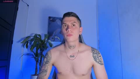 Snapshot of yeiko_romero_ chatting on 12/22/25, 04:20 YEIKO ROMERO online show from 12/22/25, 04:20