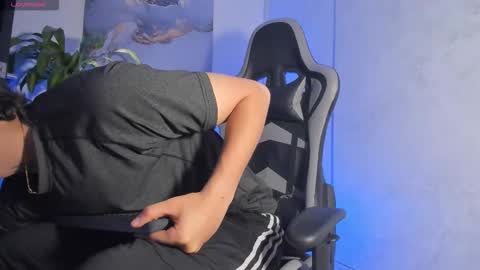 Snapshot of yeiko_romero_ chatting on 12/22/25, 05:10 YEIKO ROMERO online show from 12/22/25, 05:10