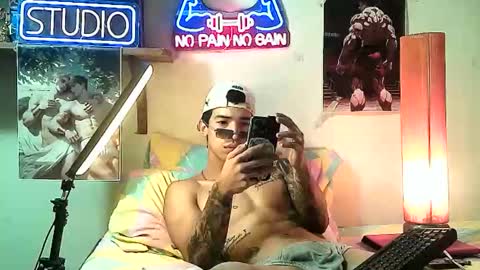 yeisoncastellanos1999 online show from 11/07/25, 03:28