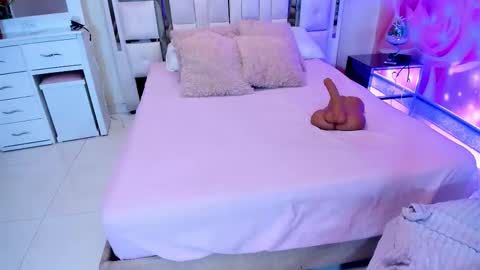 Snapshot of yelena_mutiz chatting on 12/19/25, 01:40 yelena online show from 12/19/25, 01:40