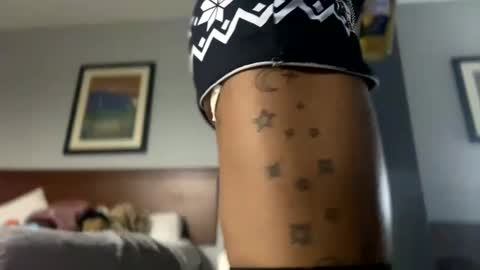 Snapshot of yelladaniella chatting on 12/26/24, 06:41 Ella Ts online show from 12/26/24, 06:41