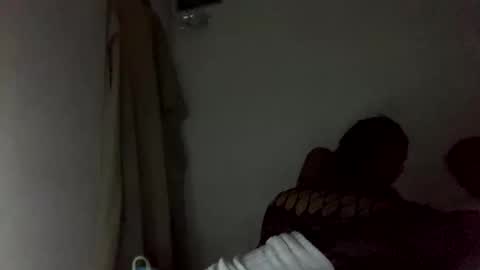 Snapshot of yelladaniella chatting on 10/12/25, 06:12 Ella Ts online show from 10/12/25, 06:12