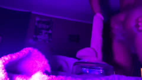 Ella Ts online show from 03/15/26, 08:53