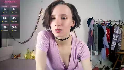 Snapshot of yellow_songbird chatting on 09/27/25, 05:18 Liya online show from 09/27/25, 05:18