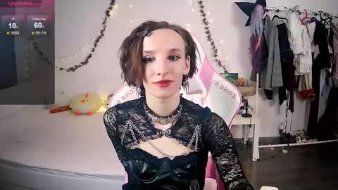 Snapshot of yellow_songbird chatting on 11/02/25, 05:48 Liya online show from 11/02/25, 05:48