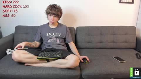 Snapshot of yen2025 chatting on 10/06/25, 02:03 Yen online show from 10/06/25, 02:03