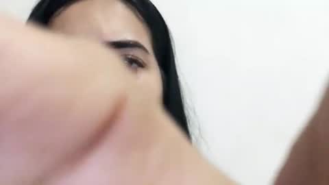 Snapshot of yenher1994 chatting on 11/24/25, 01:49 yenher1994 online show from 11/24/25, 01:49