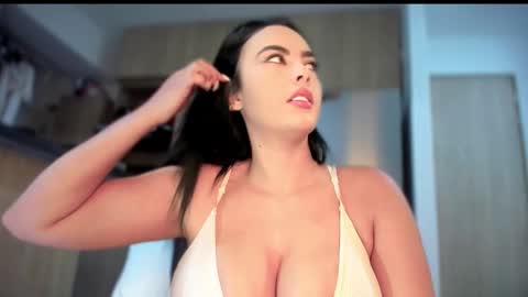 Snapshot of yenifer016 chatting on 10/23/25, 12:32 yenifer016 online show from 10/23/25, 12:32