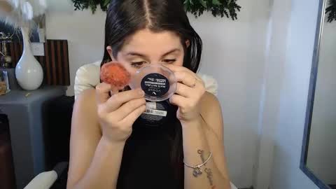 Yenni online show from 02/25/26, 07:01