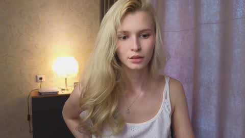 Snapshot of yennaone chatting on 06/29/26, 03:12 Yenna online show from 06/29/26, 03:12