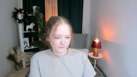 Yennefer online show from 12/17/25, 04:35