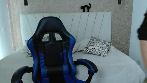 Snapshot of yera_carey chatting on 09/11/25, 12:27 Yera online show from 09/11/25, 12:27