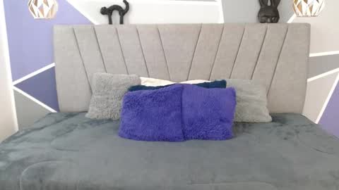 Snapshot of yera_carey chatting on 11/25/25, 12:05 Yera online show from 11/25/25, 12:05