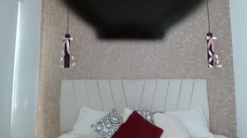 Snapshot of yera_carey chatting on 12/05/25, 11:52 Yera online show from 12/05/25, 11:52