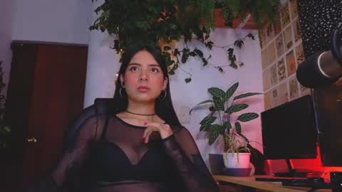 yeriawaddell  online show from 11/21/25, 09:24