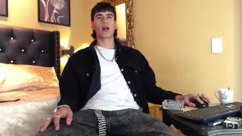 Snapshot of yerk_dan chatting on 11/25/25, 05:18 Yerk online show from 11/25/25, 05:18