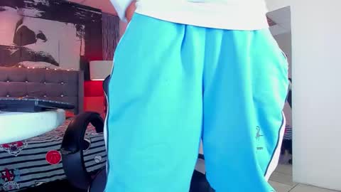 Snapshot of yerk_dan chatting on 11/27/25, 05:09 Yerk online show from 11/27/25, 05:09