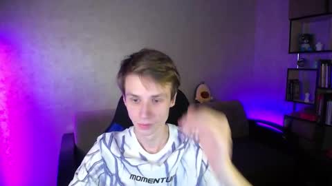 Snapshot of yes_cute_boy_ chatting on 10/20/25, 11:27 Eden online show from 10/20/25, 11:27