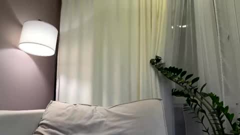 Snapshot of yes_mommy_zlata chatting on 10/05/25, 07:01 Zlata online show from 10/05/25, 07:01