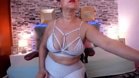 Yeseniaa  online show from 07/14/26, 01:06