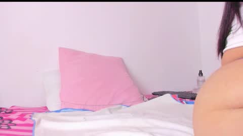 yesicasquirt65 online show from 12/04/25, 12:14