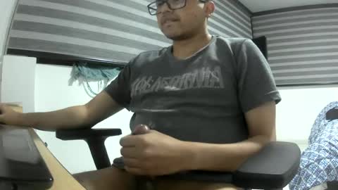 yesidxxx123_ online show from 06/19/26, 04:06