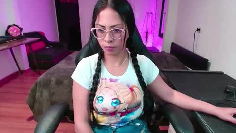 Snapshot of yesie_hot2 chatting on 10/28/25, 02:15 yesie_hot2 online show from 10/28/25, 02:15