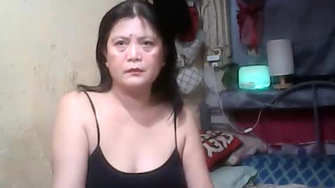 Snapshot of yesimpretty chatting on 11/23/25, 06:30 hi im bea online show from 11/23/25, 06:30