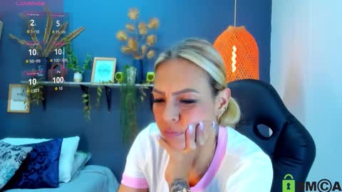 Snapshot of yessika_parker chatting on 11/19/25, 02:22 yessika_parker online show from 11/19/25, 02:22