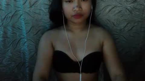 yhang_19 online show from 10/02/25, 05:20