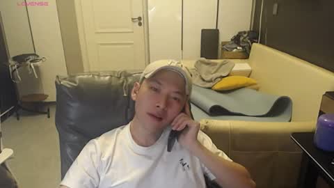 Snapshot of yichen009 chatting on 07/23/26, 10:29 yichen009 online show from 07/23/26, 10:29
