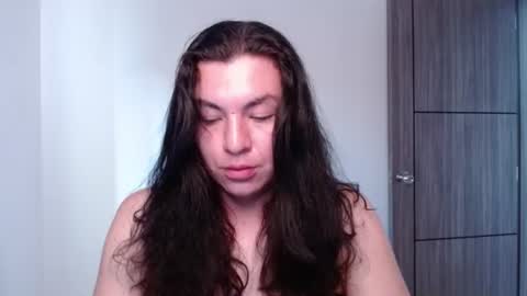 Snapshot of yigolo_ chatting on 07/11/26, 01:25 Gio online show from 07/11/26, 01:25