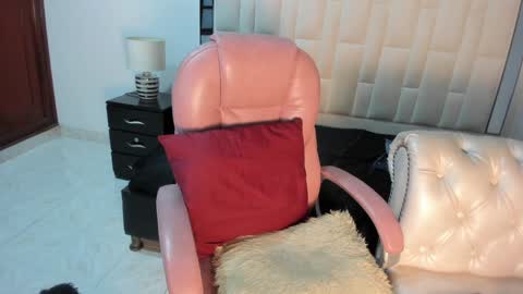 Snapshot of yinaross chatting on 01/20/25, 11:10 YINAROSS online show from 01/20/25, 11:10