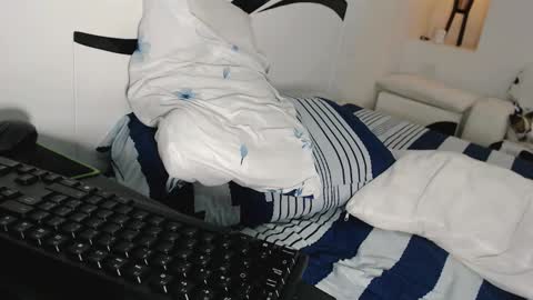 Snapshot of yinaross chatting on 11/09/25, 02:48 YINAROSS online show from 11/09/25, 02:48