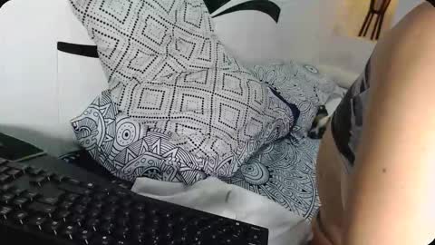 Snapshot of yinaross chatting on 11/26/25, 02:51 YINAROSS online show from 11/26/25, 02:51