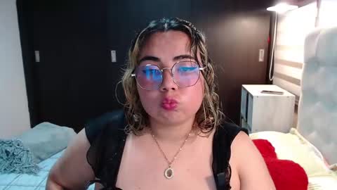 hii i am yini online show from 02/27/26, 04:56