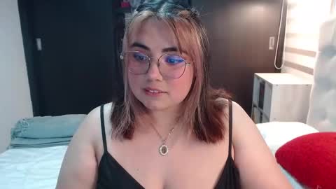 hii i am yini online show from 04/16/26, 02:23