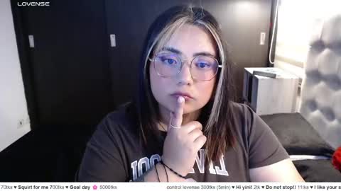 hii i am yini online show from 05/07/26, 01:11