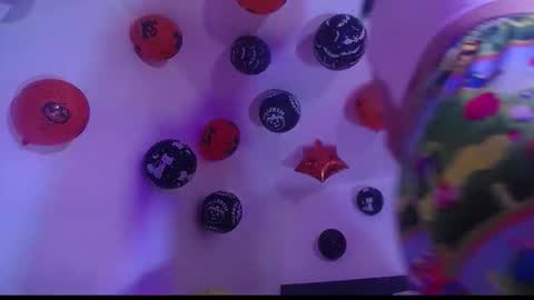 Yiny online show from 10/24/25, 09:17