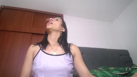 Snapshot of yinn_silver chatting on 01/16/26, 12:53 Yiny online show from 01/16/26, 12:53