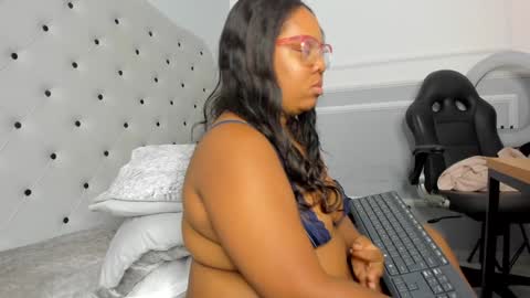 roxie reyes  online show from 01/31/25, 06:46