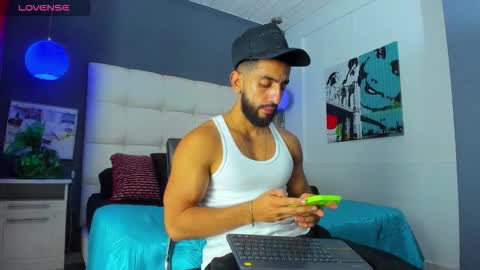 Yiyo online show from 12/17/25, 04:29