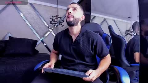 Yiyo online show from 04/14/26, 04:29