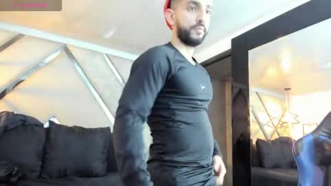 Yiyo online show from 04/21/26, 03:35